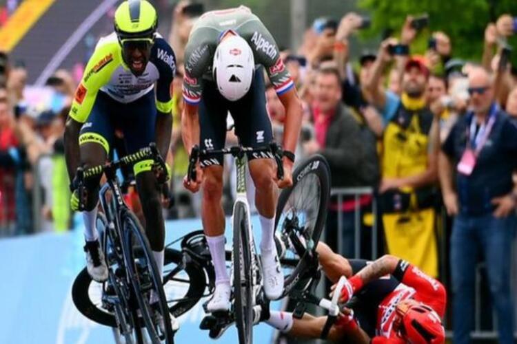 Giro d’Italia 2022: Mathieu van der Poel ทำให้ Biniam Girmay ชนะเวทีเปิด